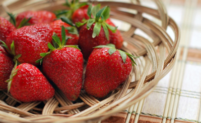 果蔬快讯｜云南冬草莓批量上市，价格反常持续走高